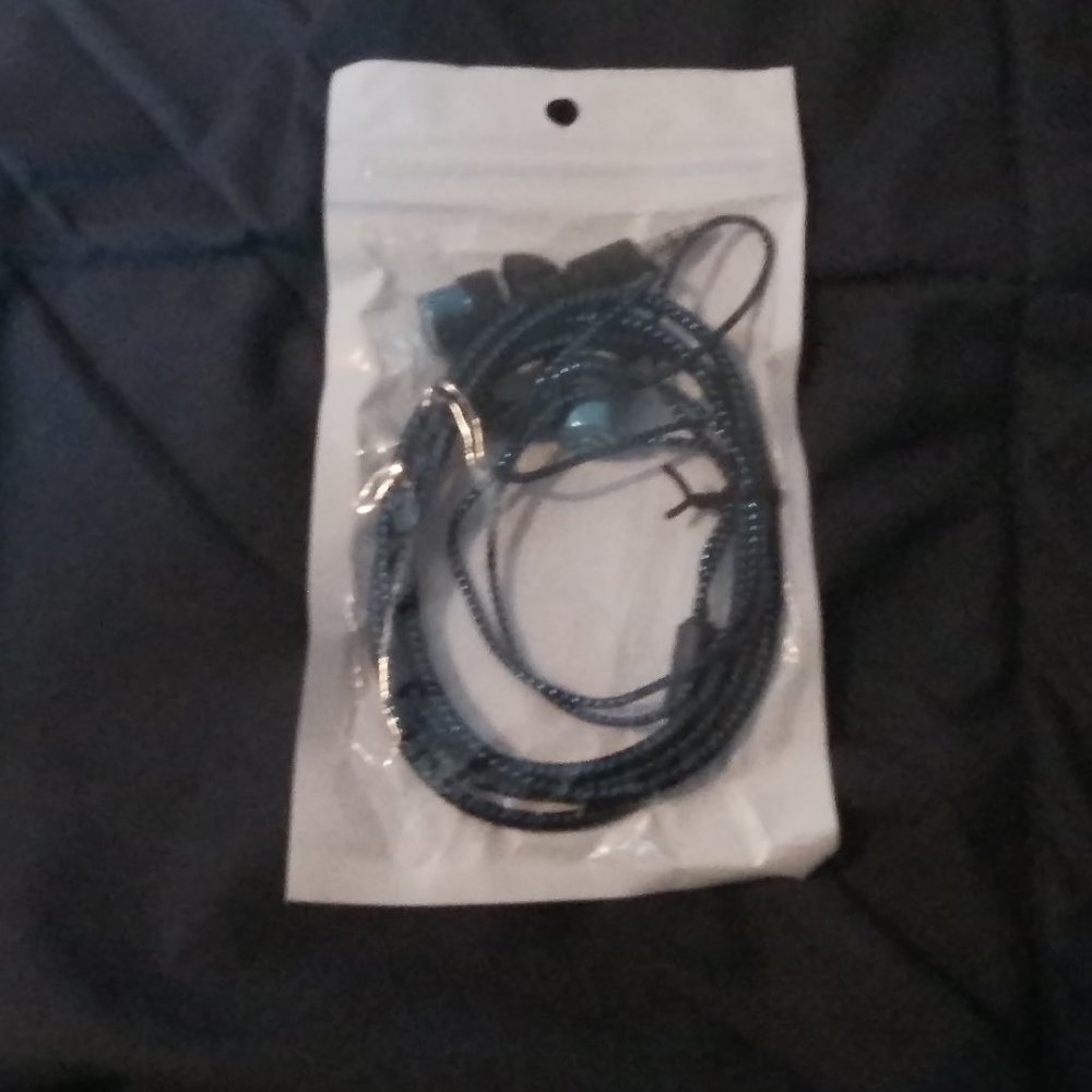 New Universal Wired Headphones EarPhones Handfree 3.5mm Stereo Full Bass
